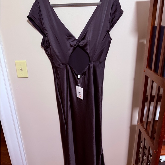 Chic Black Satin Midi Dress - Picture 5 of 5